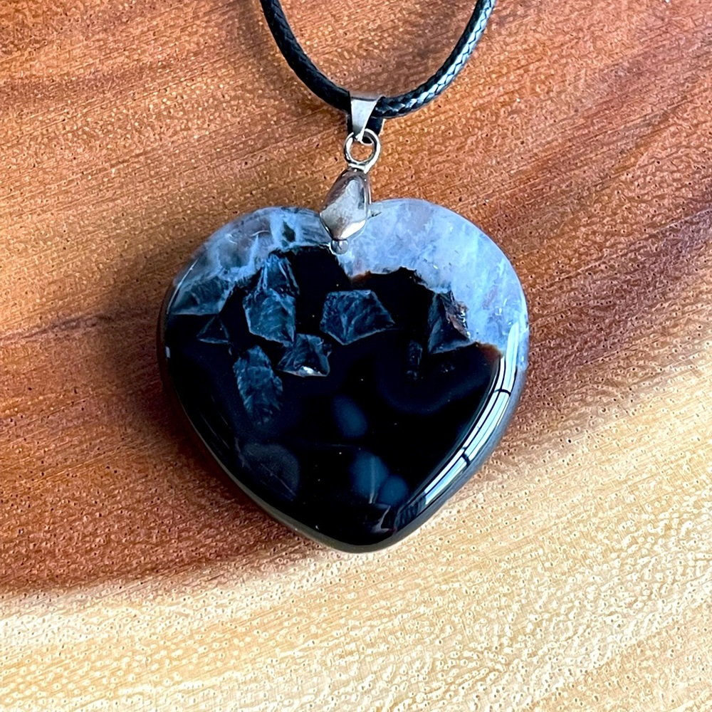 Black agate heart stone necklace picture don’t do it justice